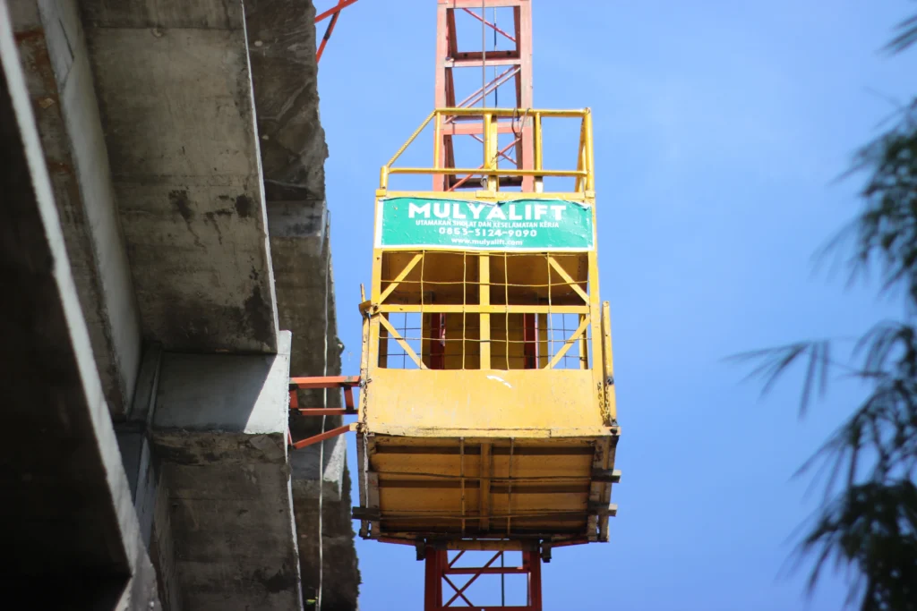 sewa lift barang jakarta